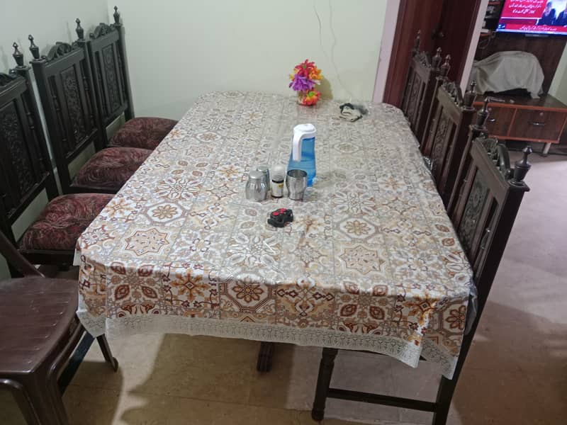 Dining table 0