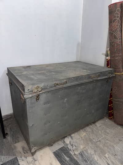 Steel Trunk 27.5x45in (bakas)