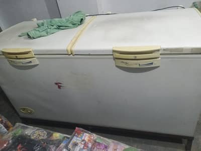 double door freezer 1st hand use all ok  10/9 all original on cheeze c