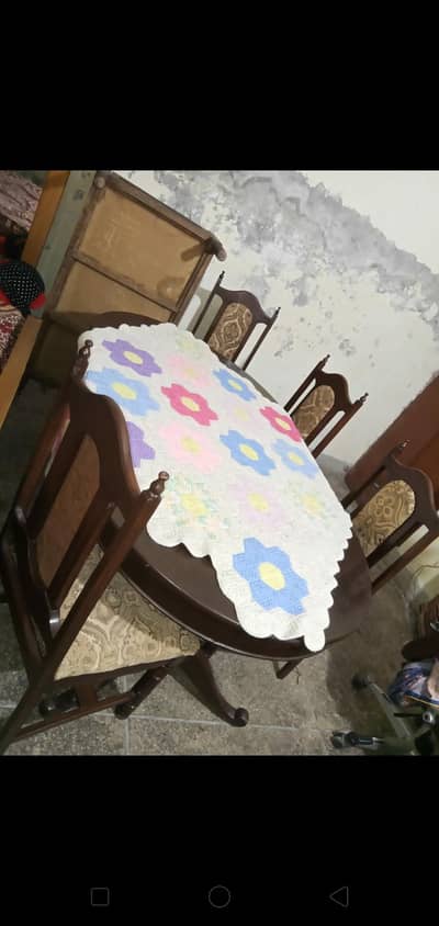 4 chairs with dining table