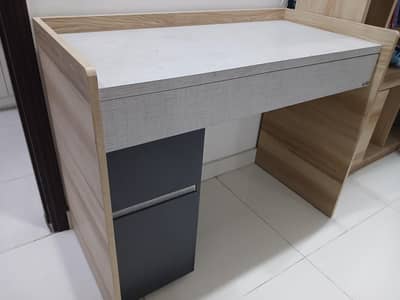 Study table/ table
