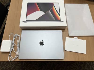 Apple MacBook pro M2 max 1TB storage