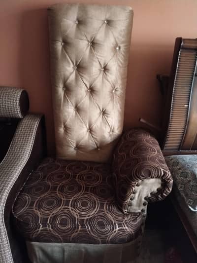 coffee chairs with curtains and carpet