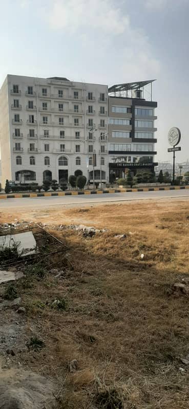 30 x40 size plaza for sale in mumtaz city islamabad