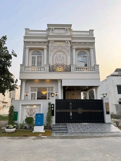 5 Marla Luxury House is Available for Rent in Bahria Town Lahore