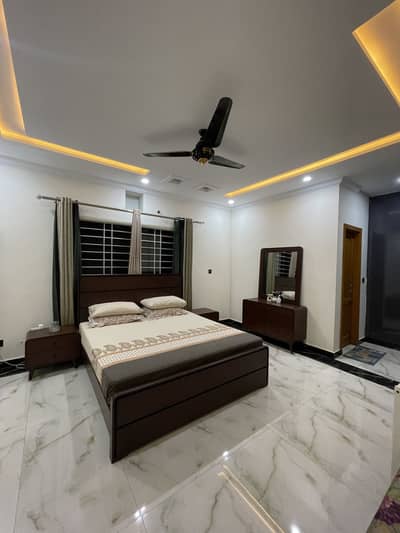 Solid wooden Bed Set in 10/10 condition