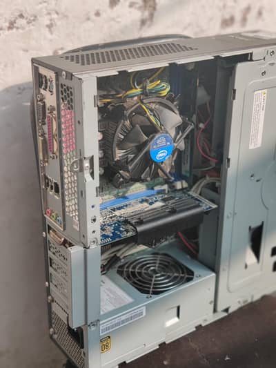 i5 3rd | 6 GB ram | 128 SSD.