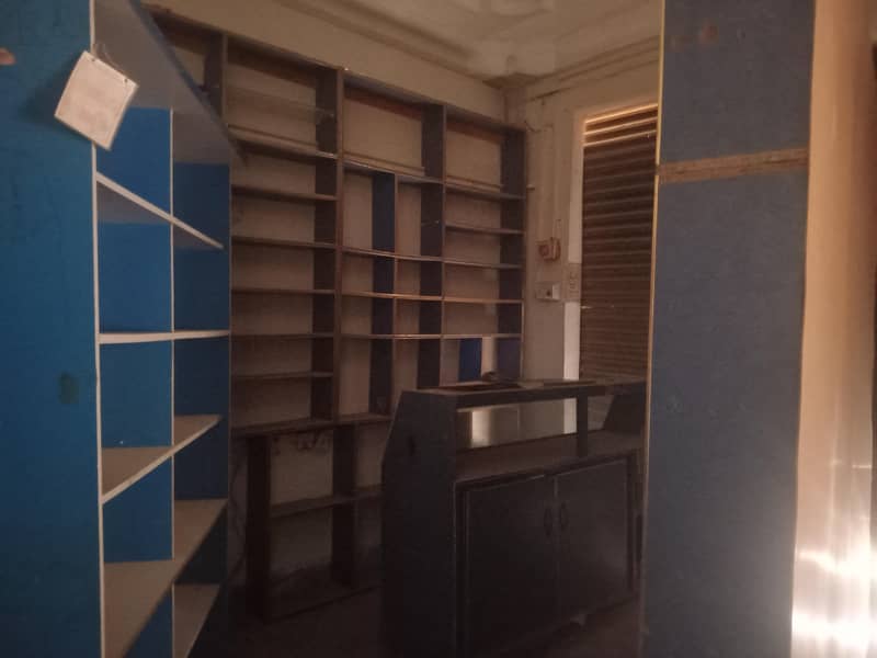 لکڑی کے ریک اور شوکیس مناسب قیمت پر برائے فروخت ھیں 6