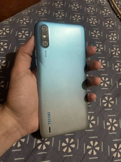 Tecno Spark Go (2/16)