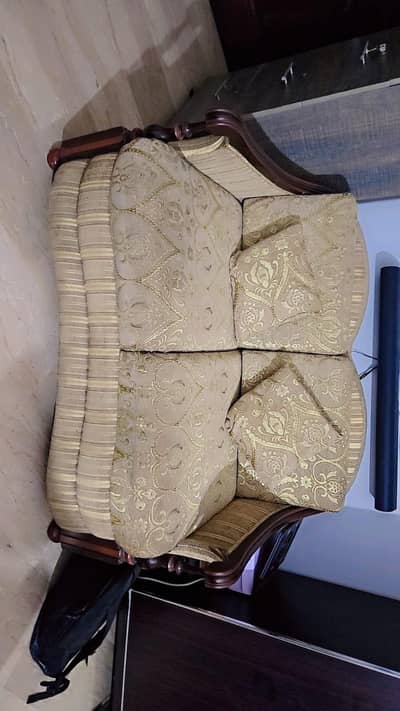 Two Seater Sofa 10/10