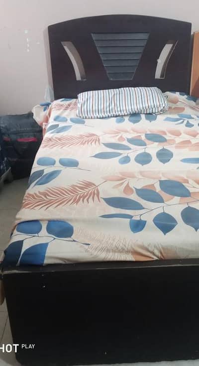 single bed +dressing table