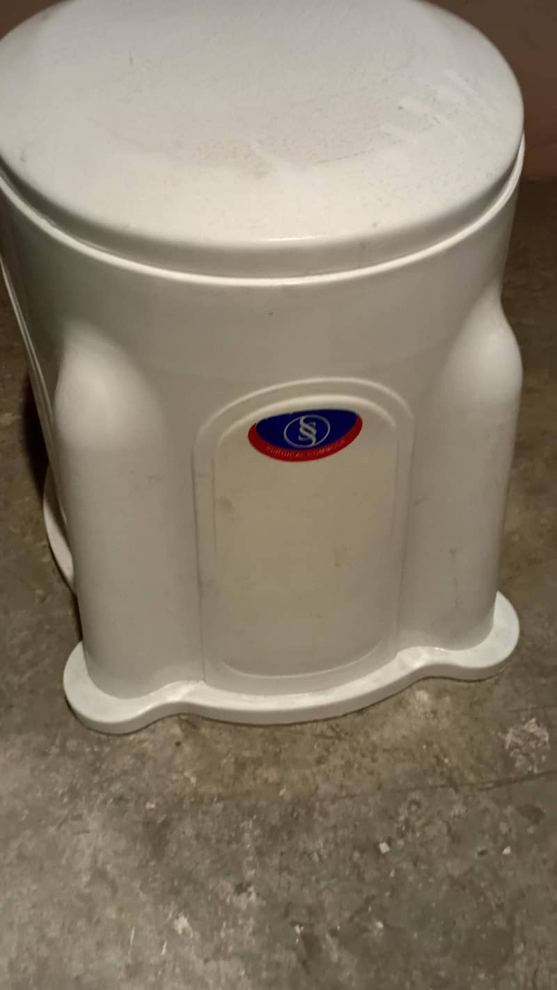 Plastic Portable Commode 1