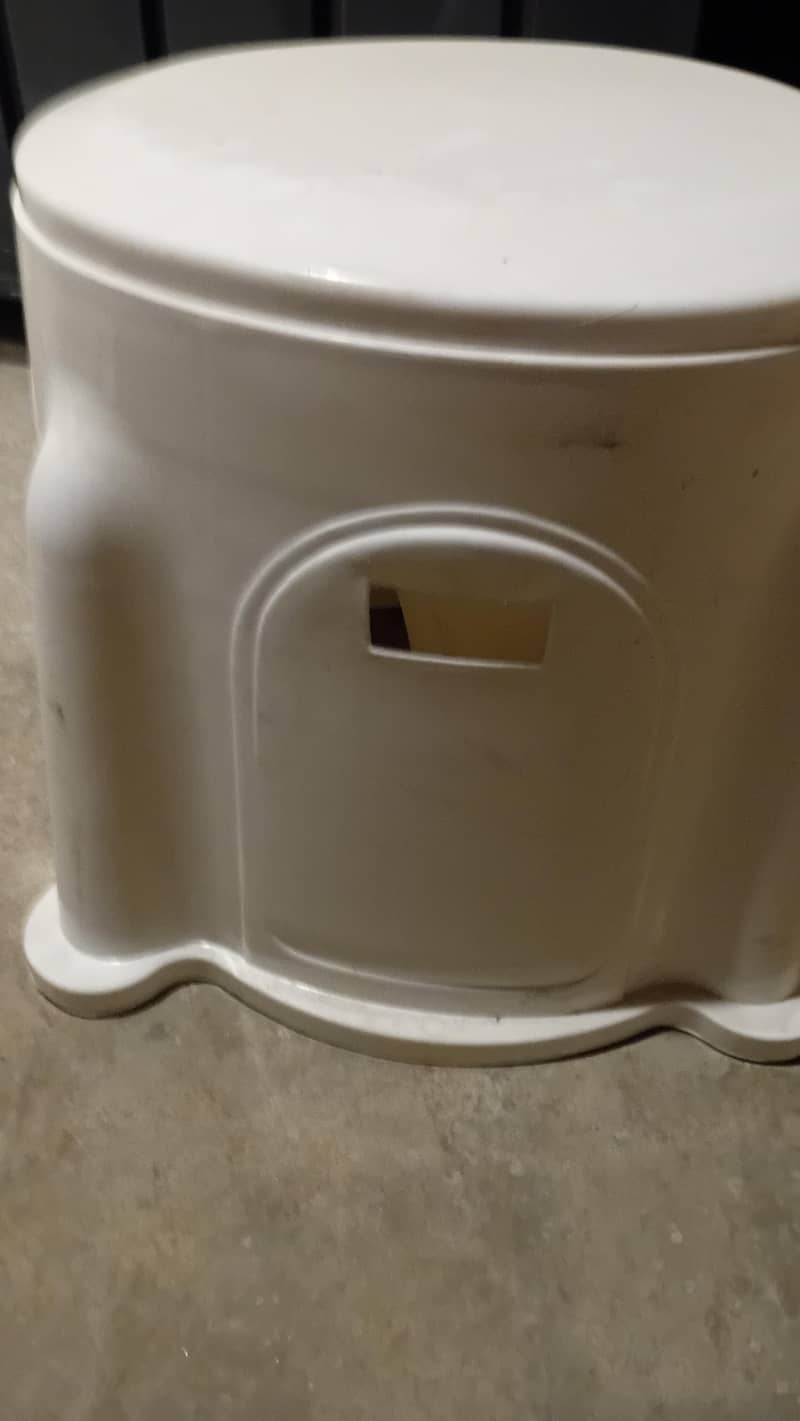 Plastic Portable Commode 3
