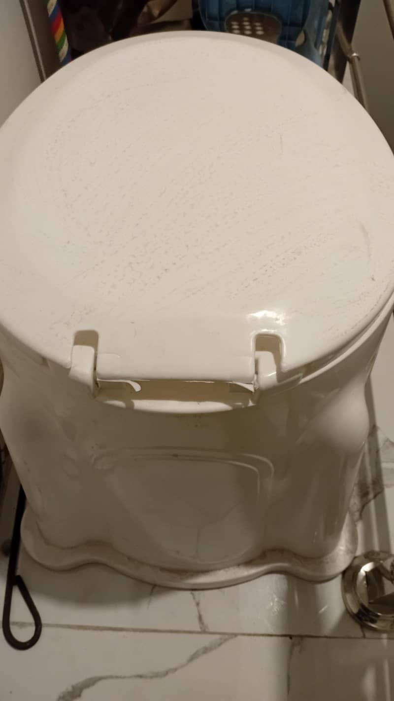 Plastic Portable Commode 4