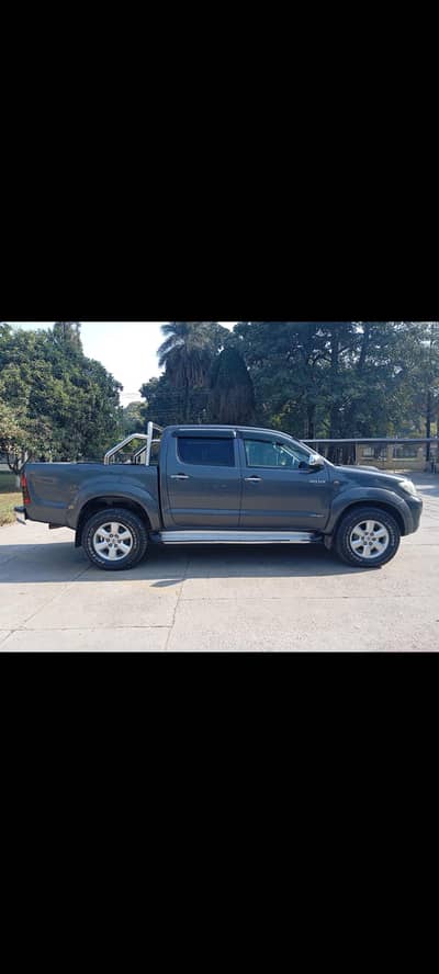 TOYOTA HILUX VIGO INVINCIBLE