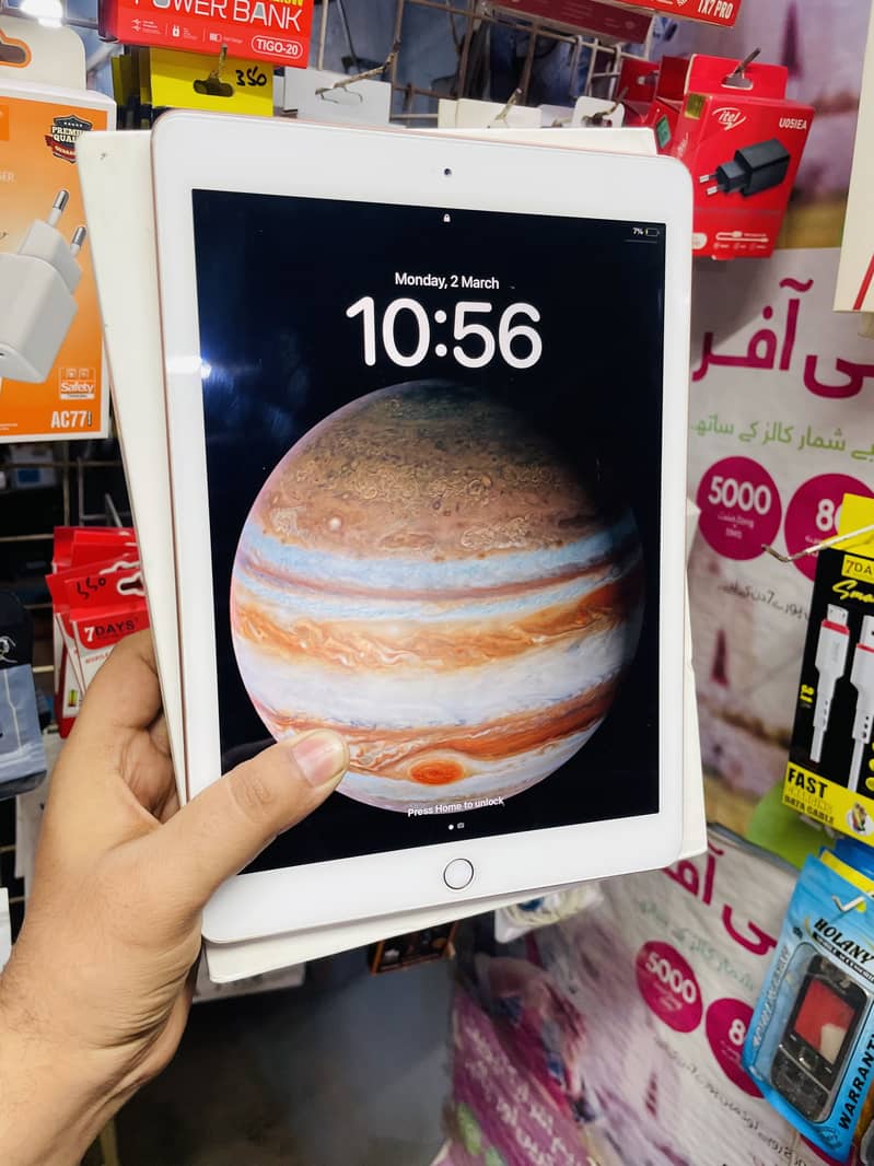 iPad 6th Generation With Box 0