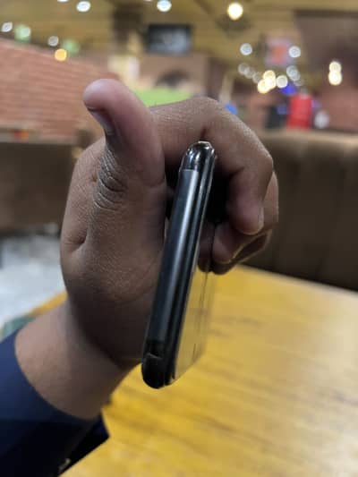 Apple-iPhone X 64 GB– Factory Unlocked – 100% Battery