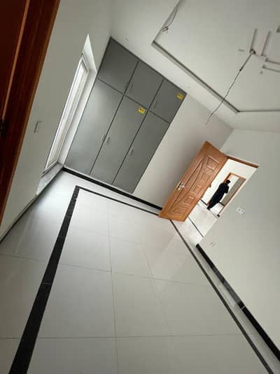 6 MARLA UPPER PORTION AVAILABLE FOR RENT .