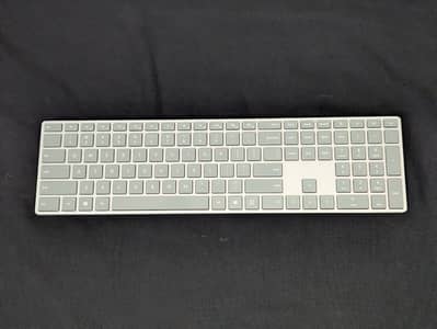 Microsoft Surface Keyboard premium bluetooth wireless keyboard