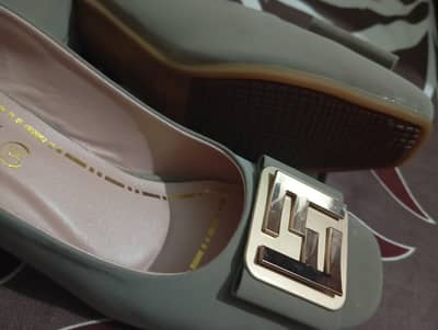 medium box heel  | size: 38