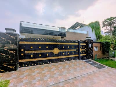 PHASE 1 1-KANAL FULLY MAINTAINED USED BUNGALOW IS AVAILABLE FOR SALE.