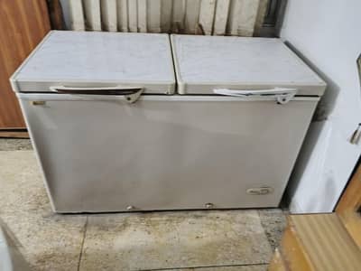 dawlence deep freezer 2 door  excellen full t working condition