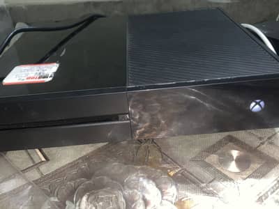 Xbox One jailbreak [1TB] - Mint Condition - With Original Controllers