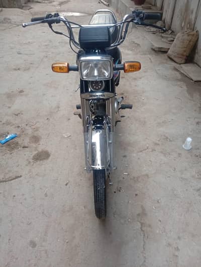 CD 0/3/4/0/8/0/5/1/2/1/9