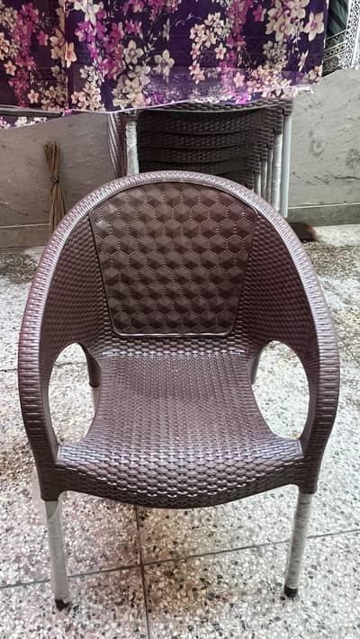 Plastic chairs | Chairs