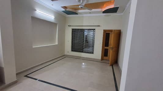 10 marla lavish 4bed double story house is for Rent in wapda town start block