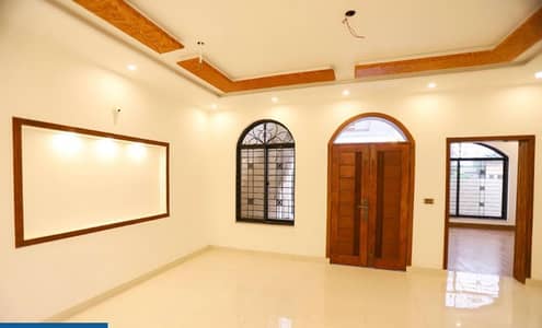 1 KANAL DOUBLE STORY HOUSE AVAILABLE FOR RENT