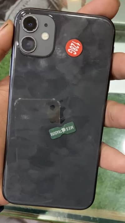 iPhone 11 / 126 GB MFD 91 % Health 10/10 condition and Face ID off