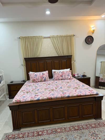 Wooden king size double bed without Mattress