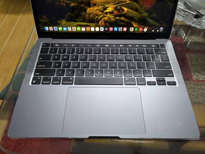 MacBook pro 2022  M2 chip 8gb 256gb