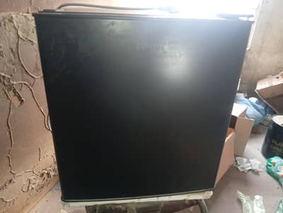 haire mini room fridge
