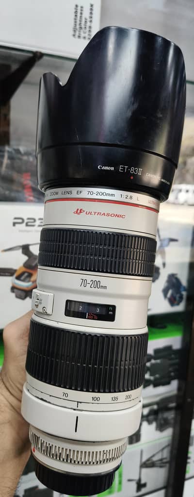 Canon 70-200 f/2.8  Full frame professional Lens