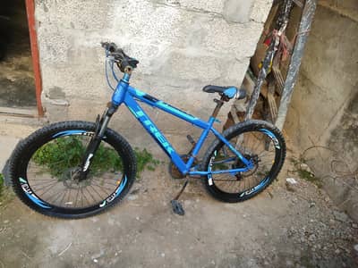 Trek 26" Mountain Bike - Shimano Gear System - Disc Brakes