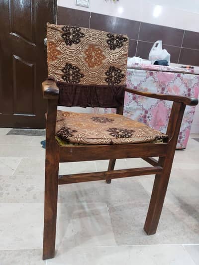 4 Wooden office chairs in very affordable price.