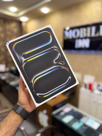 Brand New Box Pack Apple Ipad Pro M5 256GB 11" Screen Standard Glass