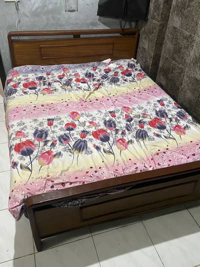 Queed bed for sale in urgent