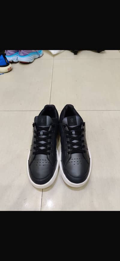 On cloud sneakers just like brand new 42.5 size