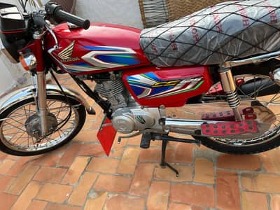Honda 125 22 model lush condition vip sound all Punjab nmber