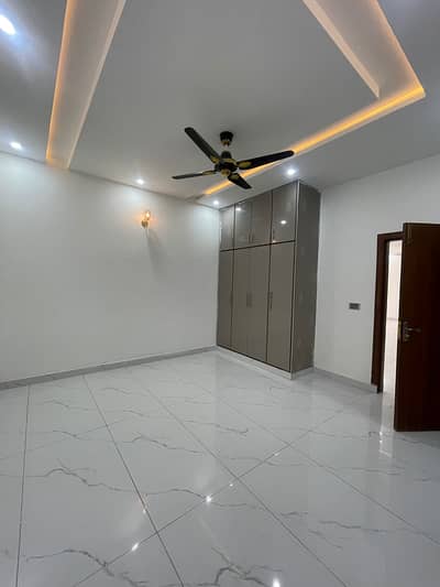 Flats available for rent in pak Arab society