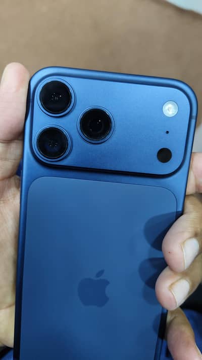 17 pro max 256GB Non pta unlock 4 month sim time E+E  sim