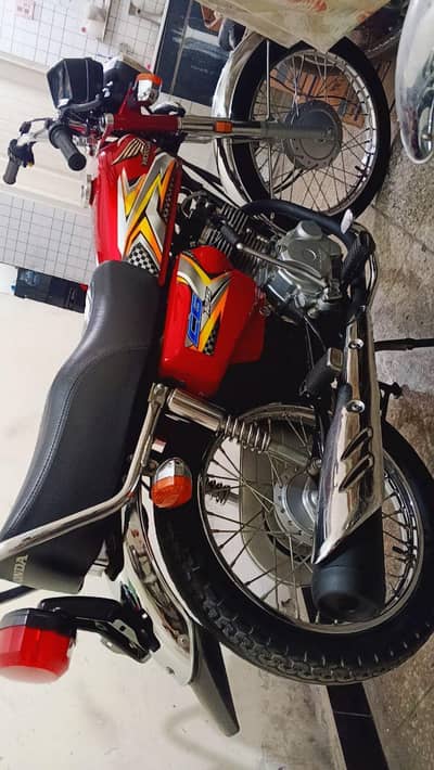 Honda 125 brand new condition 25 model lahore register