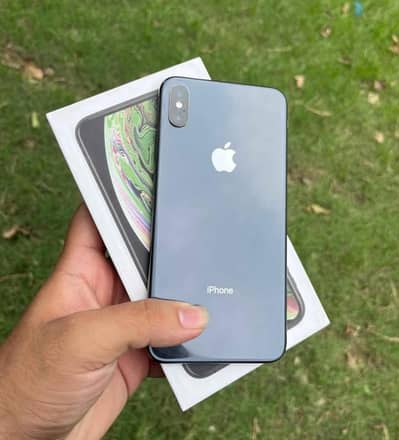 xs max Pta APPROVED dual sim 82 Health 64gb with box