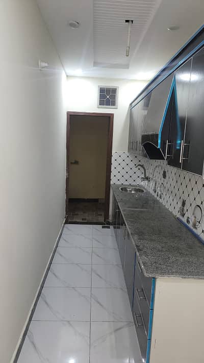 3 MARLA UPPER PORTION LIKE NEW