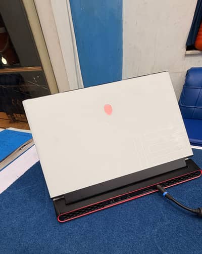Dell-Alienware M15 R3 FHD (300 hz) ( i7-10875H 32/512 rtx 2070 super