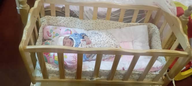 High Quality Baby Swing Bed (Excellent Condition)For Sale