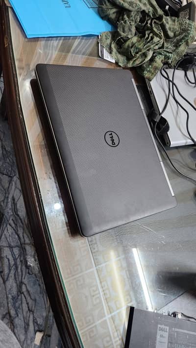 Dell precision 7520 | i7 6th Hq | 8gb ram | 256gb nvme | 4gb card |
